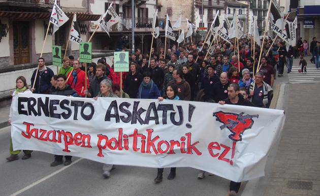 Ernesto askatzeko eskatu dute Elizondoko karriketan 