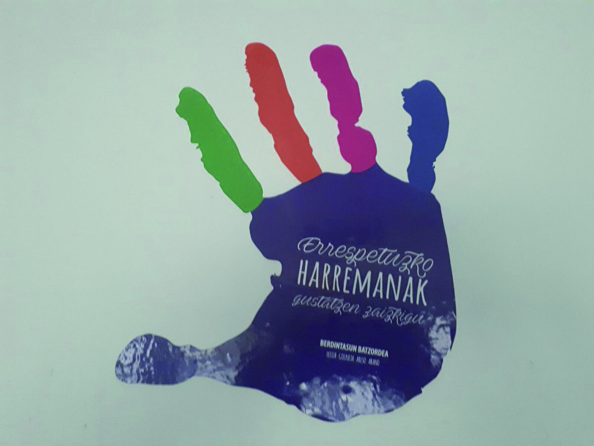Leitzako 100 komertzio eta establezimenduk errespetuzko harremanaren alde egin zuten