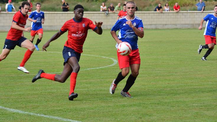 Baztan futbol taldeak denboraldiko lehen titulua lor dezake larunbatean Giltxaurdin