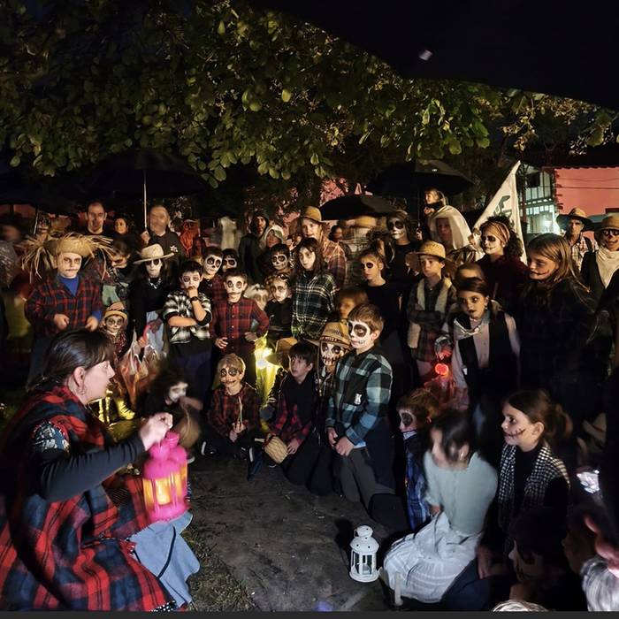 [ARGAZKIAK] Hirugarrenez ospatu dute Gau Beltza Berako Labiaga ikastolan