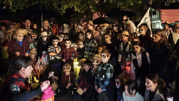 [ARGAZKIAK] Laugarrenez ospatu dute Gau Beltza Berako Labiaga ikastolan