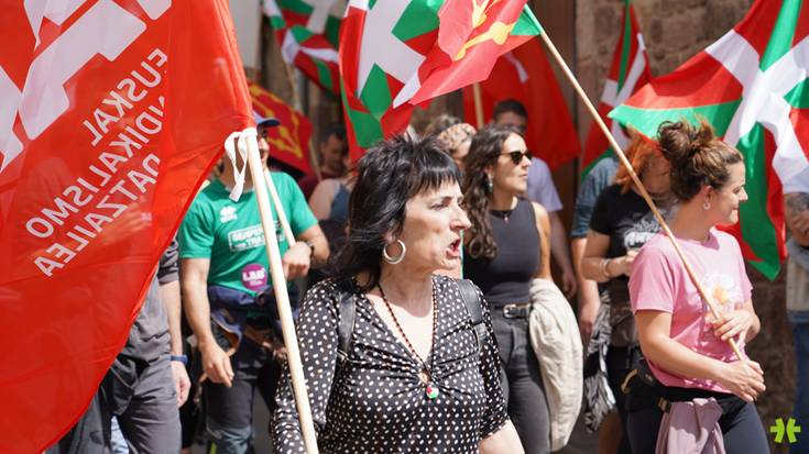 [ARGAZKIAK] Langileen aldeko politikak aldarrikatu ditu LABek maiatzaren 1ean Donezteben egindako manifestazioan