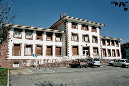 Elizondoko Osasun Etxera etorriko den mediku berriarendako etxebizitza bila dabiltza