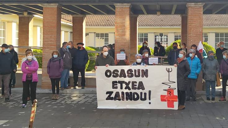 ‘Zaindu dezagun gure osasun etxea’ elkarretaratzea egin dute berriz ere Lesakan