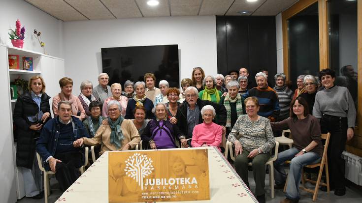 Harremana elkartearen jubiloteka berria inauguratu dute Elizondon