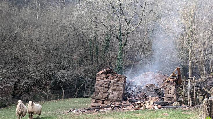 Suak bi borda erre ditu asteburuan Amaiurren