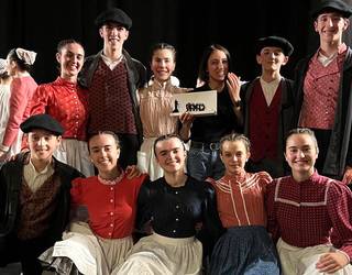 Ioritz Iriarte Azpiroz lesakarrak Fandango eta Arin-Arin koreografia txapelketa irabazi du Oinkariko taldekideekin