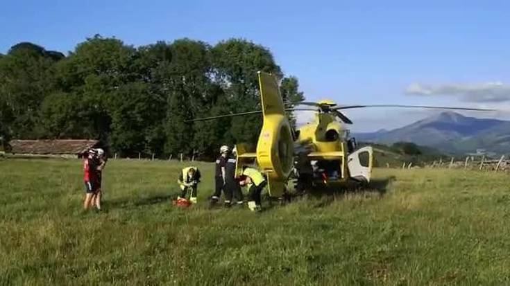 Txirrindulari bat helikopteroan erreskatatu dute Legaten istripua izan ondotik