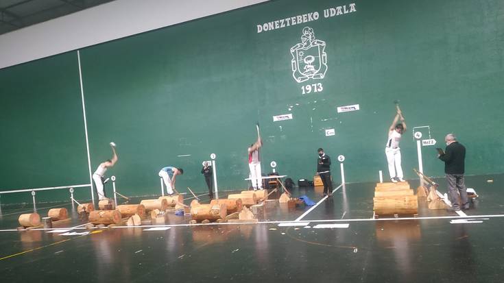 Euskal Herriko hirugarren mailako aizkora txapelketako azken kanporaketa egin zuten larunbatean Donezteben