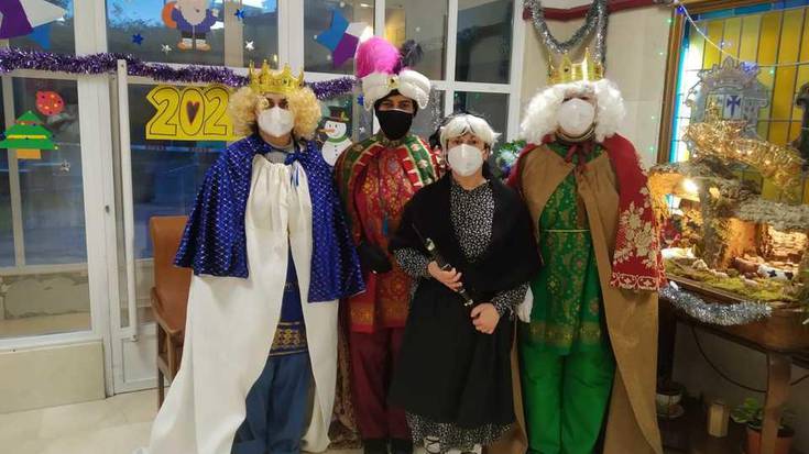 Giro ederrean joan dira Eguberriak Lesakako Zahar Etxean