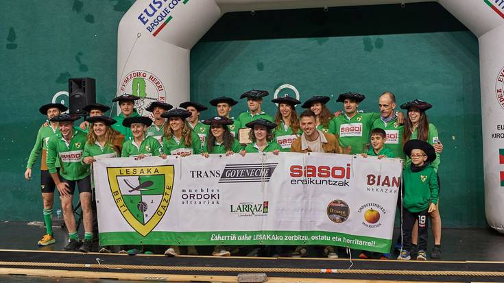 Euskal Herriko bi txapel etxean jantzi ditu Beti Gazte sokatira taldeak