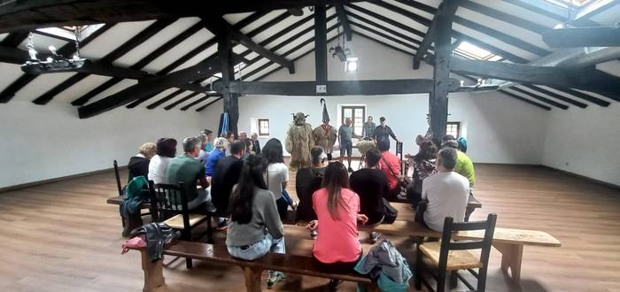 Uharteko Zubiarte euskaltegikoek Ituren bisitatu dute