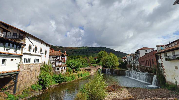 Herriko erreka bazterreko landaretzaren garrantzia aztergai Elizondon