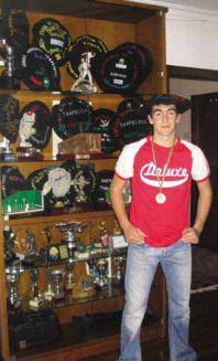 Jon Apezetxea goizuetarrak 17 urterekin debutatuko du profesionaletan Asperekin