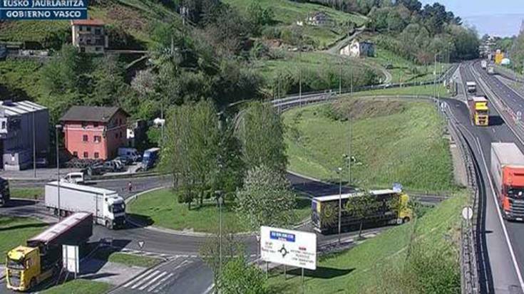 Auto-pilaketarik ez dagoela jakinarazi du Eusko Jaurlaritzako Trafiko Zuzendaritzak