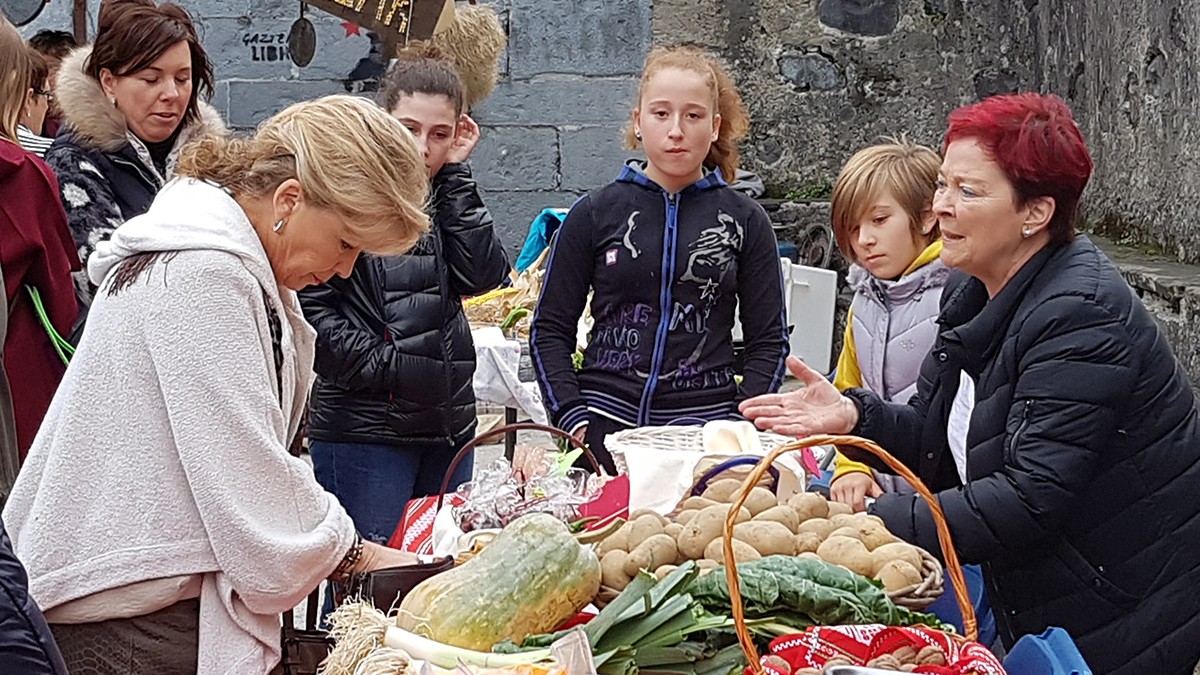 Leitza eta Aresoko produktuen VIII. azoka eginen dute igande honetan Leitzan