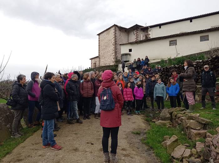 [(H)ilbeltza] Itzuli beltza: 'Isiltasunerat errendituak'