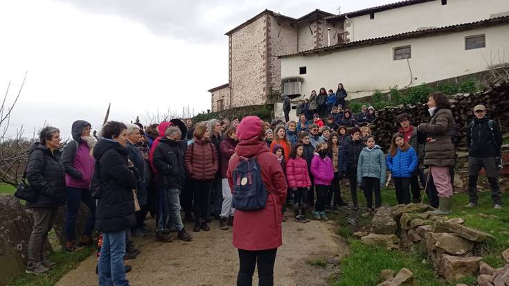 [(H)ilbeltza] Itzuli beltza: 'Isiltasunerat errendituak'