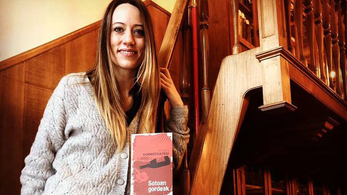 'Sotoan gordeak' nobela beltzaren zozketa egin du Baztango Euskara Zerbitzuak