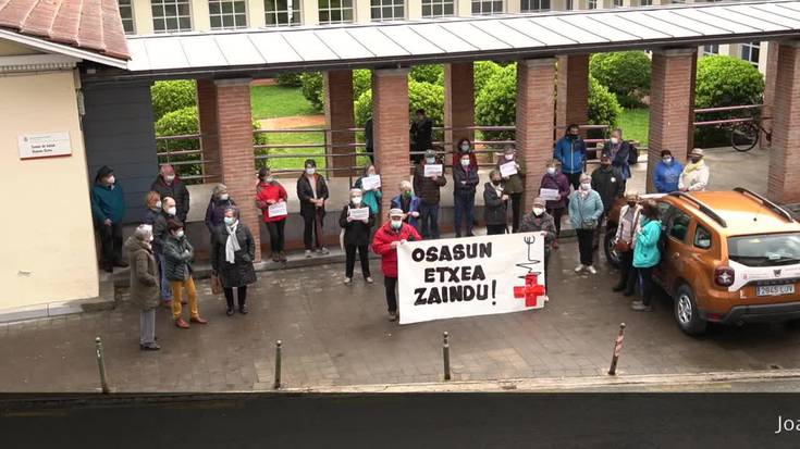 [Bideoa] 'Osasun Etxea zaindu!' elkarretaratzea egin dute Lesakan