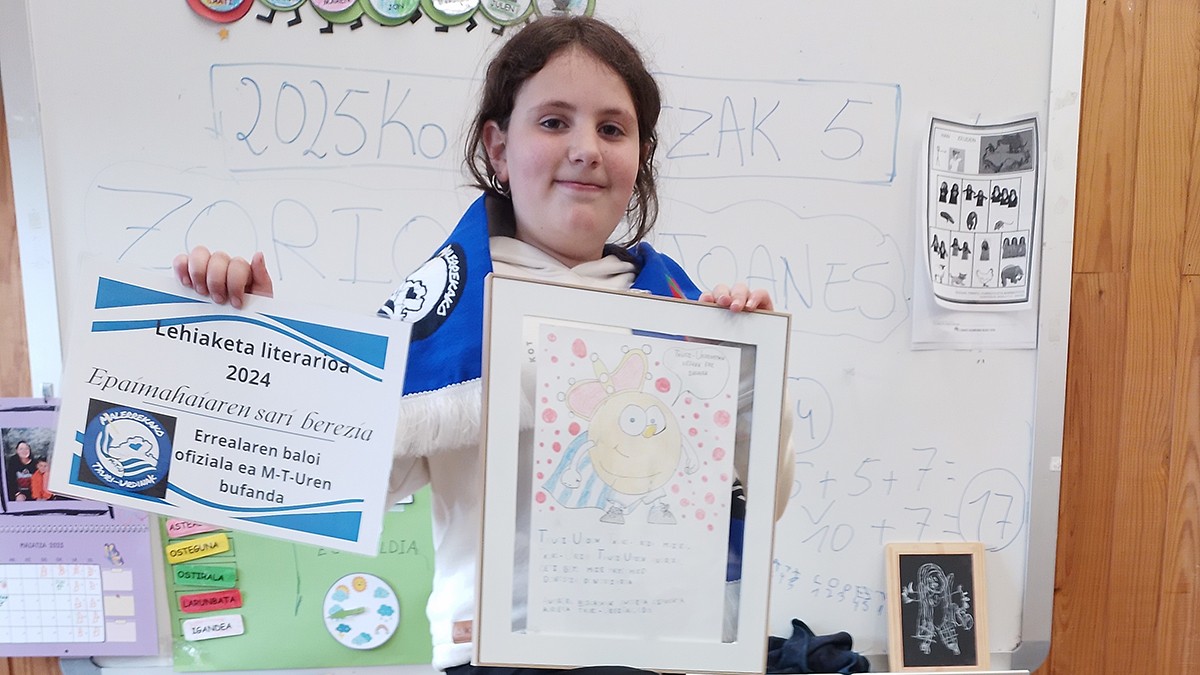 Maddi Zubillaga saldiastarrak epaimahaiaren sari berezia lortu du Malerrekako Txuri-Urdinek antolatutako literatur lehiaketan