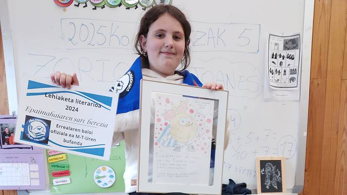 Maddi Zubillaga saldiastarrak epaimahaiaren sari berezia lortu du Malerrekako Txuri-Urdinek antolatutako literatur lehiaketan