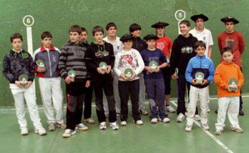 Denboraldi ona egiten ari da Baztango Txaruta Pilota Eskola
