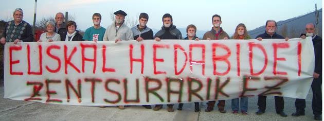 Nafarroako euskarazko hainbat hedabidek salatu dute Gobernuak isilarazi egin nahi dituela