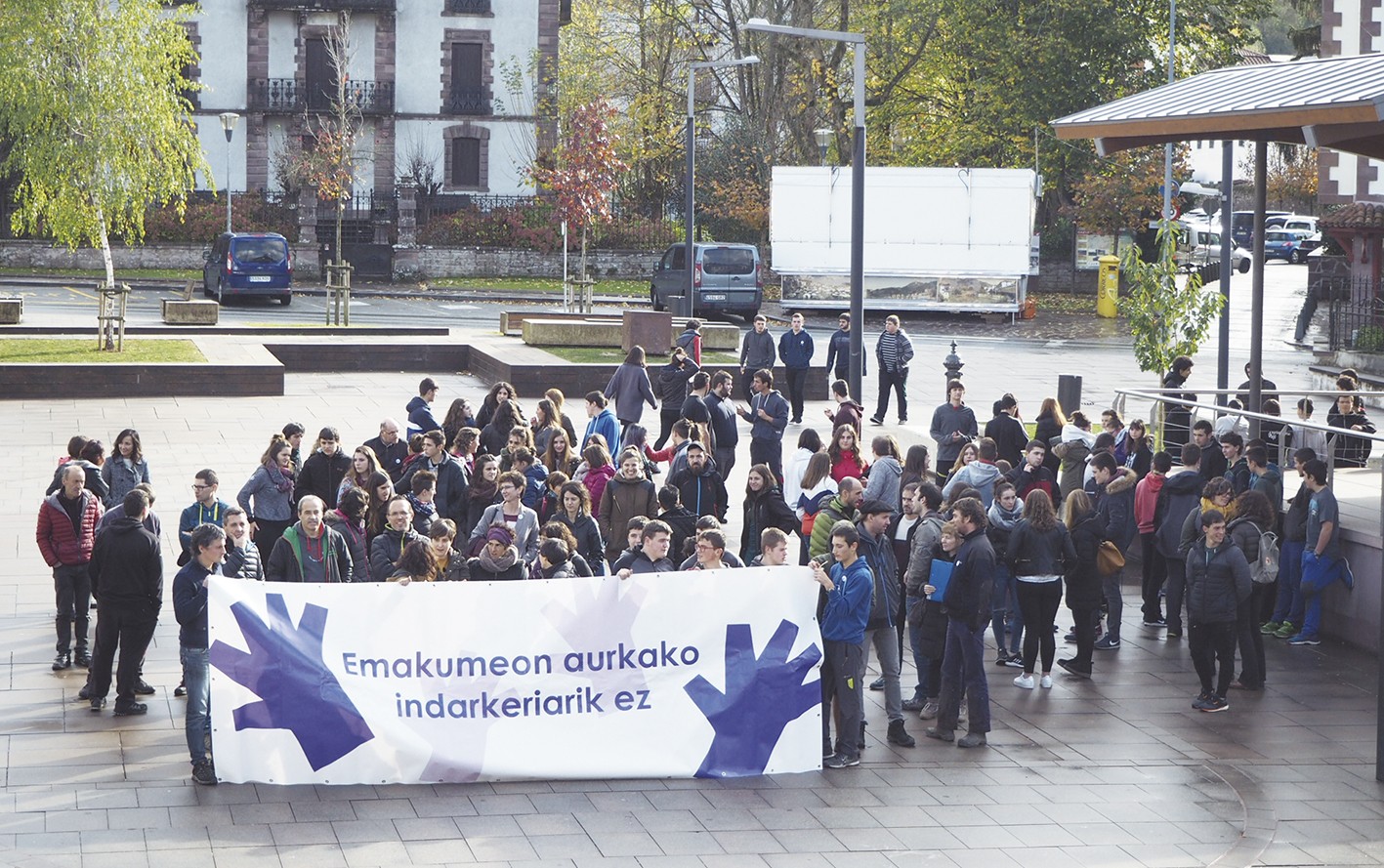 Azaroaren 25aren bueltan antzerkia eta elkarretaratzea izanen dituzte Baztanen