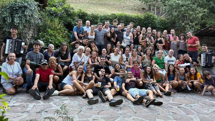 [ARGAZKIAK] Giro polita eta jendetsua Zubietako festetan