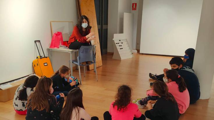 'Solasean' programarako hezitzaile baten bila ari dira Bortzirietan