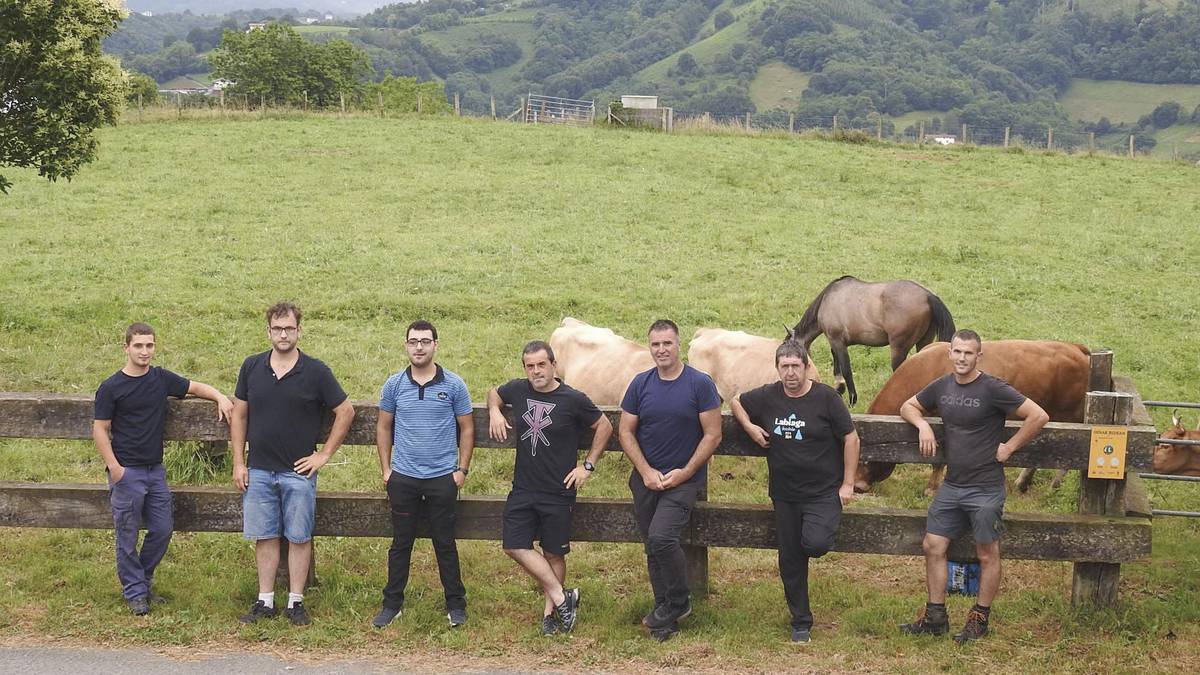 Bortzirietako feria ortzilarearekin egin dadin eskatu dute abeltzainek