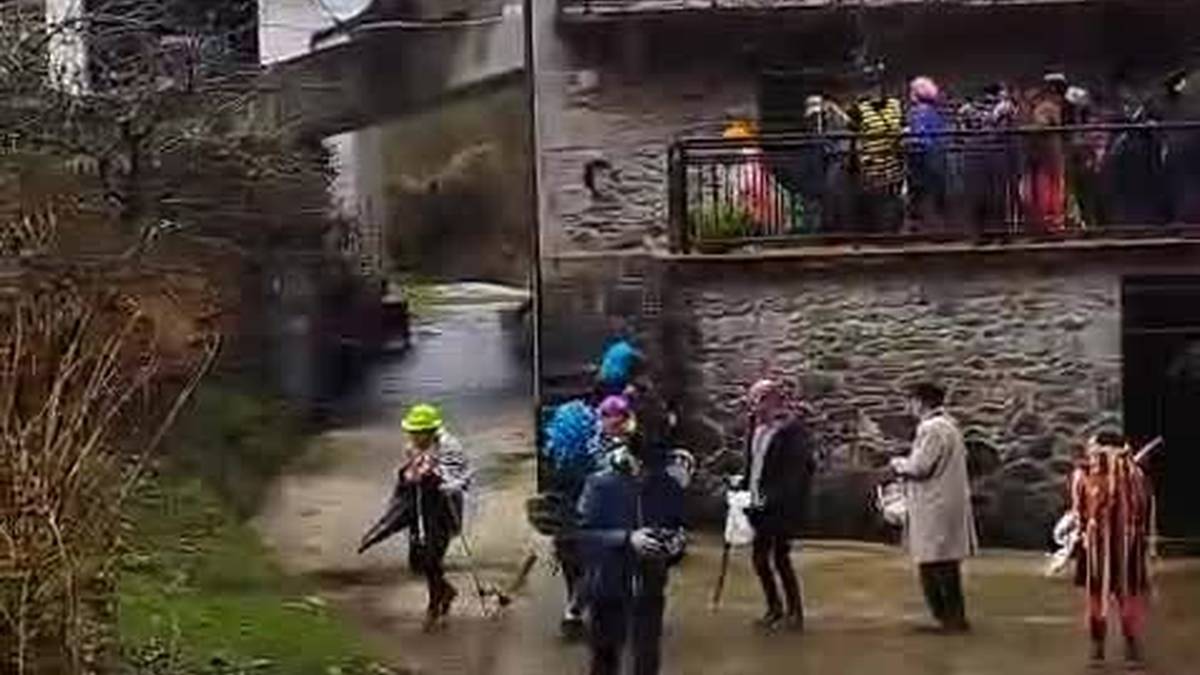 Leitzako ihauteetako azken egunean, Erasote auzoan eskean