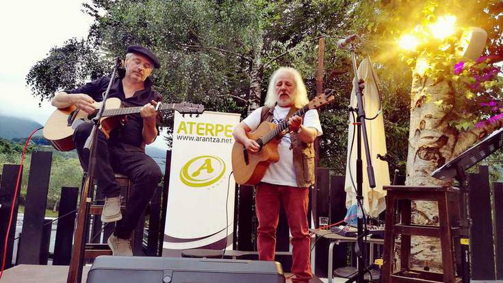 Niko Etxartek eta Xabaltxek kontzertu ederra eman dute Arantzan