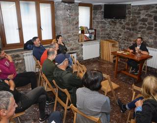 Txirrindularitzaz eta euskal literaturaz mintzatu da Juan Luis Zabala Elizondon