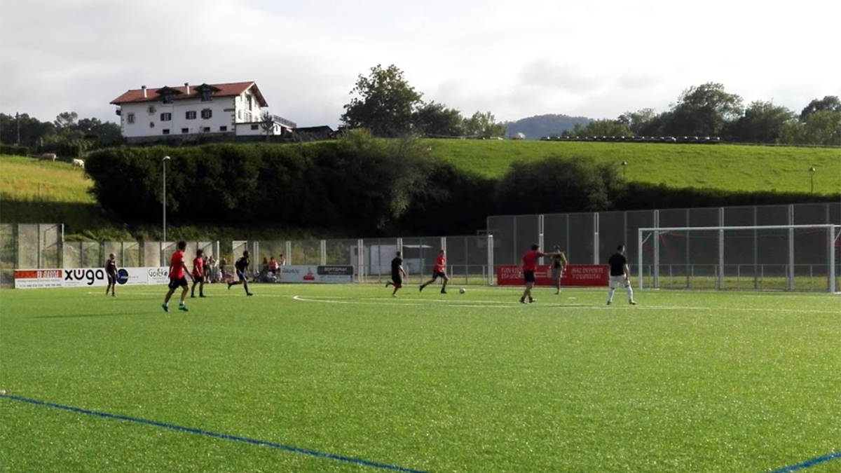 Zelaieta futbol txapelketa solidarioa eginen dute Beran larunbatean Guztiok elkartearen alde
