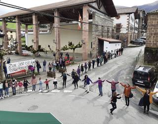 Martxoaren 8aren bueltan dokumentala eta elkarretaratzea eginen dituzte Etxalarren