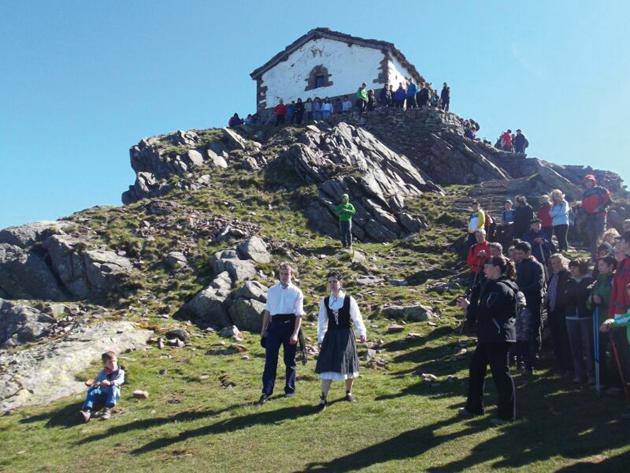 Mendaurko ermita berritu zela 50 urte 