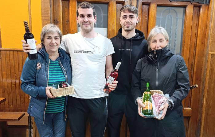 Pattere Galtzagorri eta Nieves Biurrarena dira Sunbilla-Igantziko lehen mus txapelketako lehen irabazleak