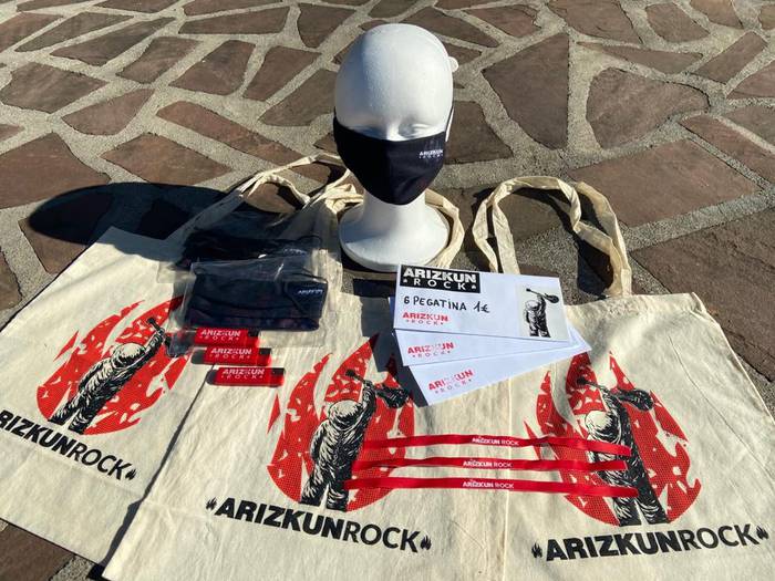 Arizkun Rock jaialdia sustengatzeko Eguberrietako opari sorta salgai paratu dute