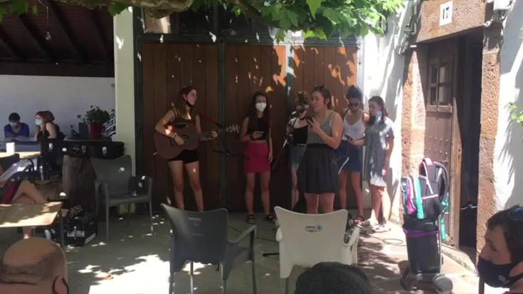 Bertso Eguna ospatu zuten igandean Lesakan