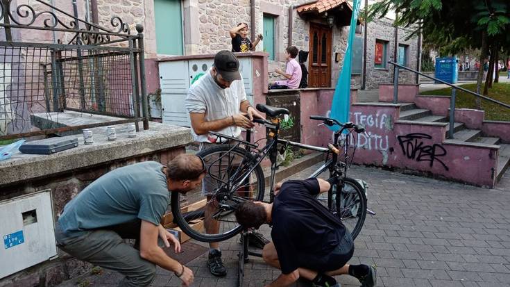 Bizikleten oinarrizko mantentze lanen inguruko ikastaroa eskainiko du Baztango Talde Ekosozialak