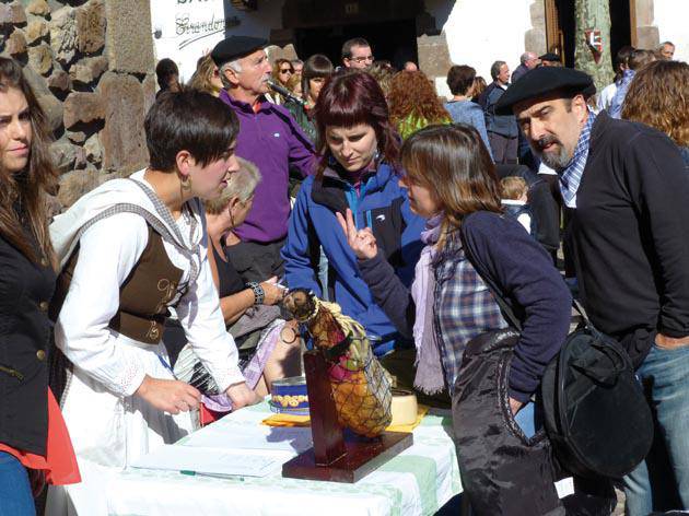 Eñaut Elorrieta ariko da kantari Euskararen Egunean