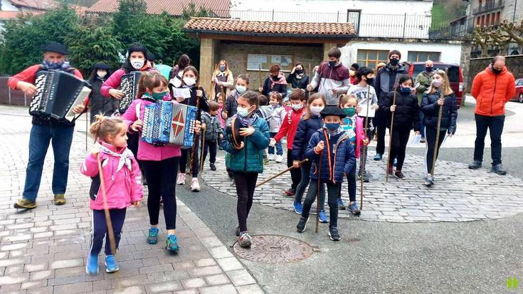 Musika doinuak lagun, kopla zaharrak kantari ibili dira Areson