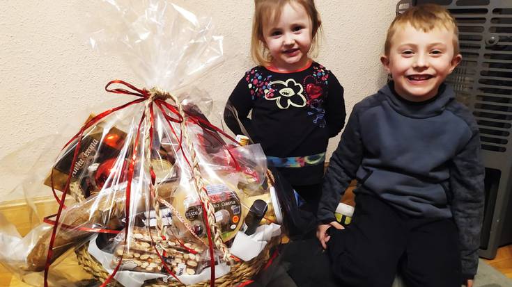 Telletxea-Morante familiari egokitu zaio Tantirumairu euskal folklore taldearen saskia