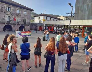 Iruñeko hilketa matxista salatzeko elkarretaratzea eginen dute ortziralean Elizondon