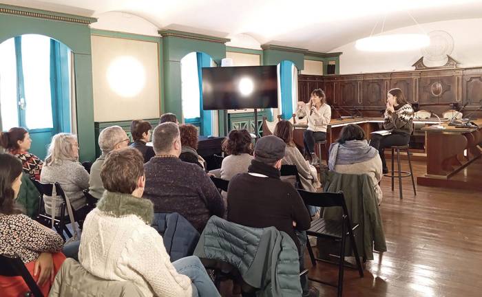 Uxue Alberdiren 'Hetero' liburuaz aritu dira Lesakan