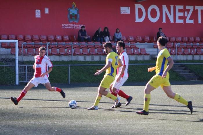 Haurrentzako futbol torneoa antolatu du iganderako Doneztebeko futbol taldeak