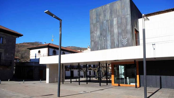 Elizondoko Turismo Bulegoan izan gara