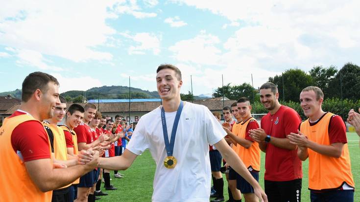 Jon Pacheco omendu du Baztan Futbol Taldeak